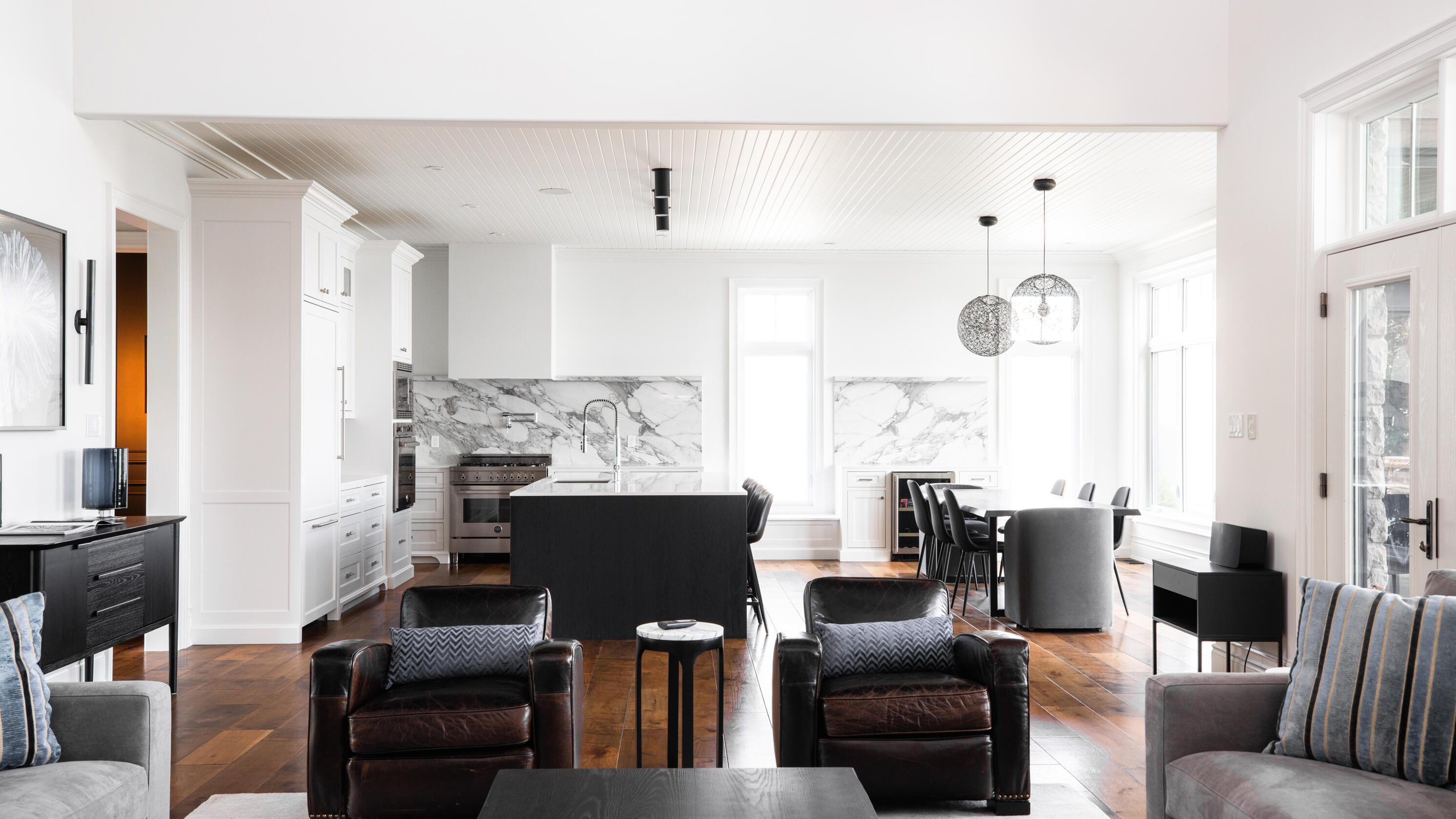 Living Room look into Kitchen Living Room look into Kitchen